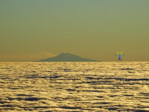 tramonto-stromboli-sopra-le-nubi